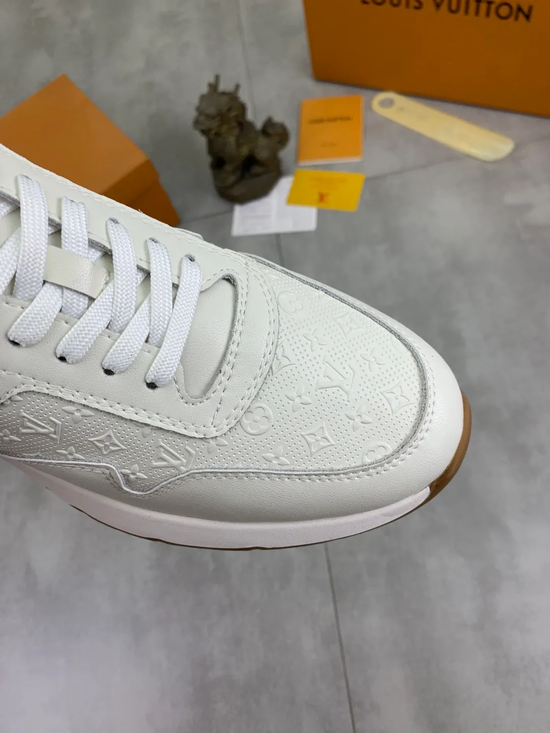 Men's Men's Shoes 💰P440💰【New Style】Yangli🆘 💭💭New model launched【LOUlS VUlTTON】Louis Vuitton's new low-top men's shoes, high quality, support inspection! This style comes from Italy with a variety of styles, very energetic and creative, giving people a comfortable and atmospheric visual impact❗Synchronization, the upper is made of silk calfskin with original LV, imported soft sheepskin lining🐑Purely hand-stitched; LV original rubber outsole 2️⃣color options available Size: 38~44